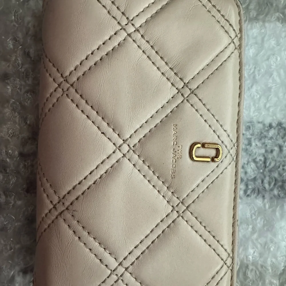 Marc Jacobs Cream Quilted Wallet with COA